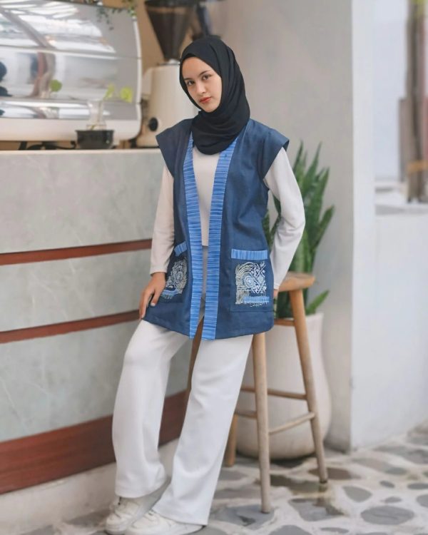 Neera Outer - Image 2